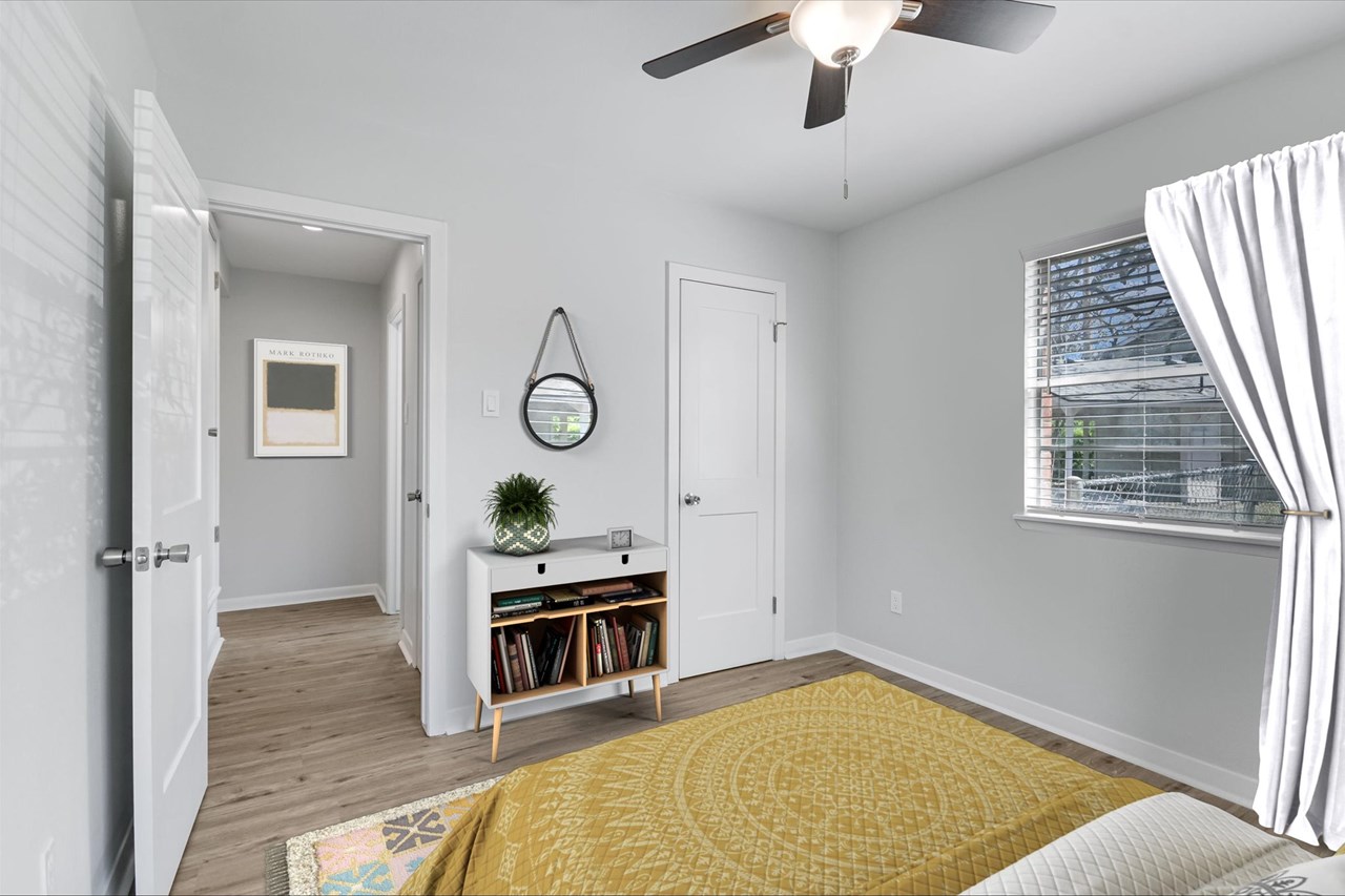 2nd bedroom or office. nice walk-in closet